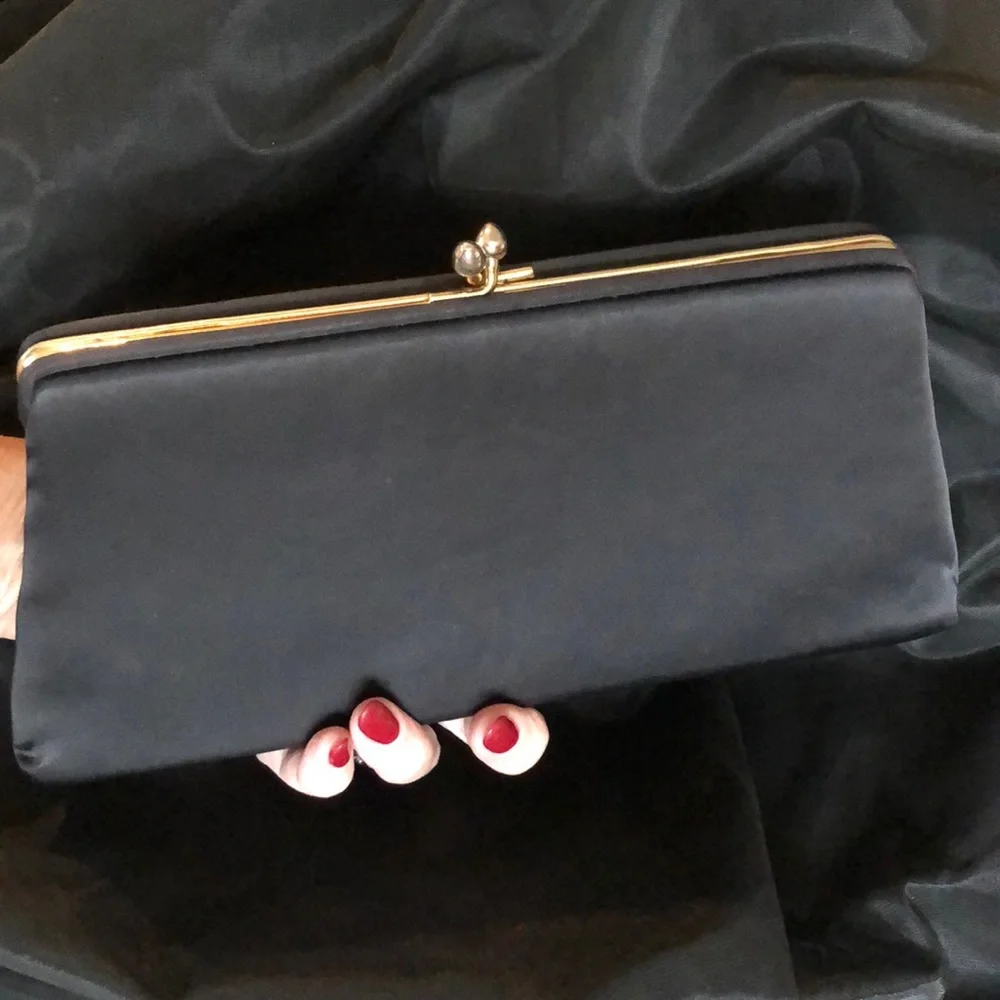 Black & Gold Vintage Clutch with Gold Chain - Picture 6 of 6